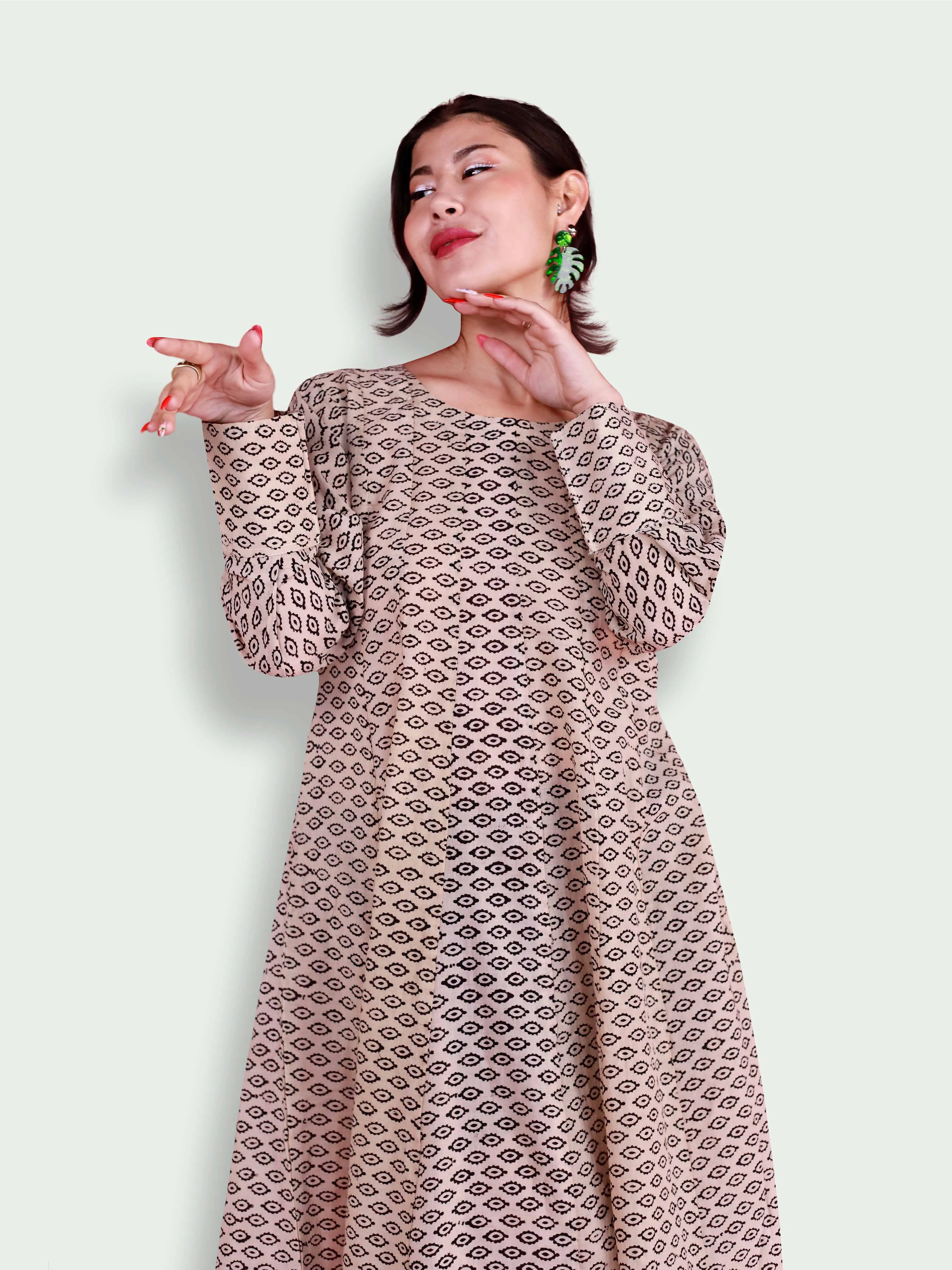Almond Eyes Midi Dress