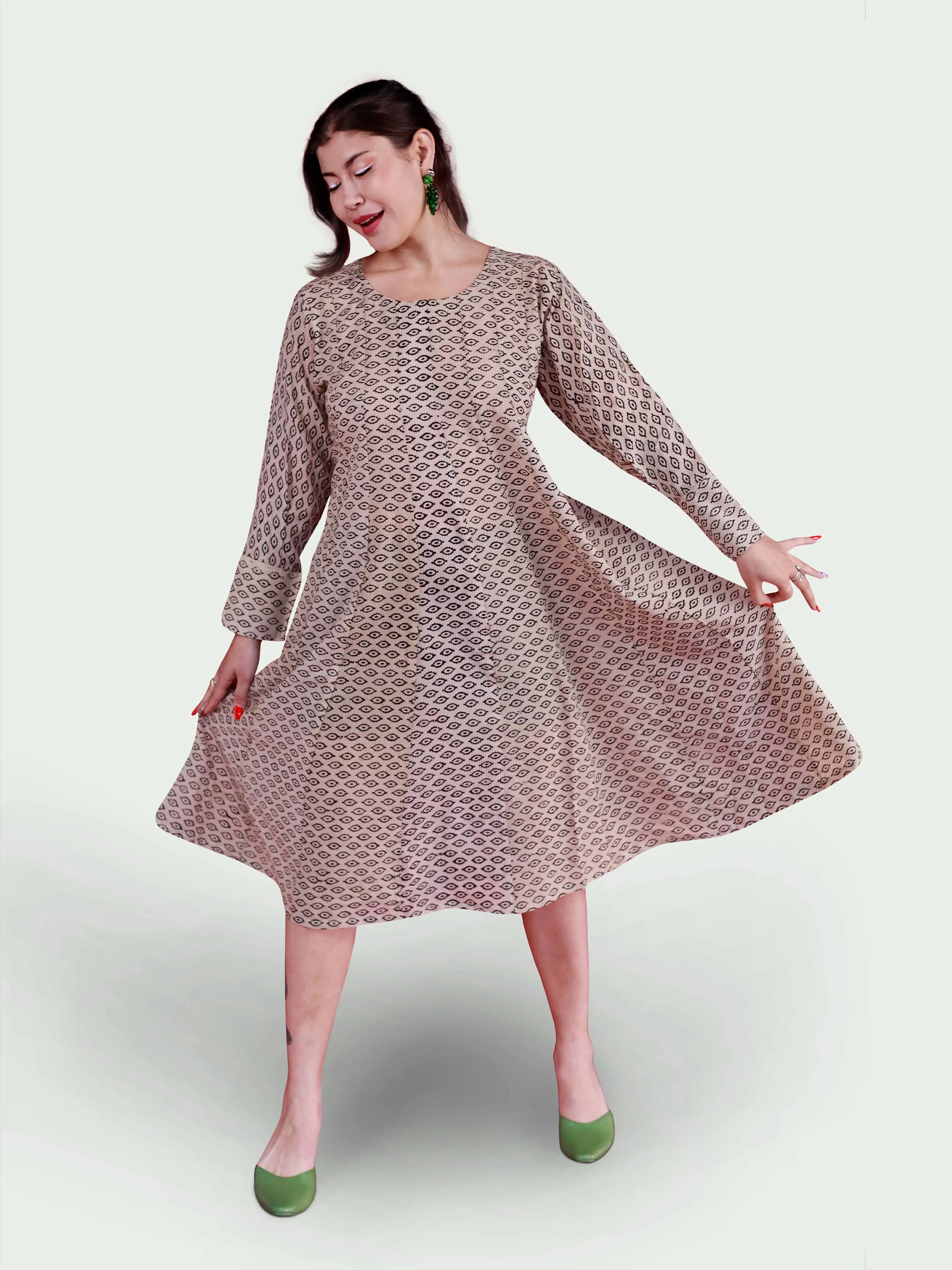 Almond Eyes Midi Dress