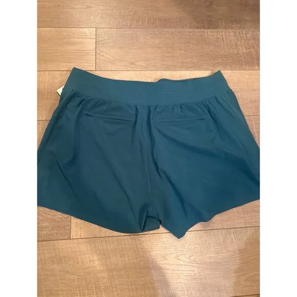 Athleta Brooklyn Womens Green Shorts New Size 20