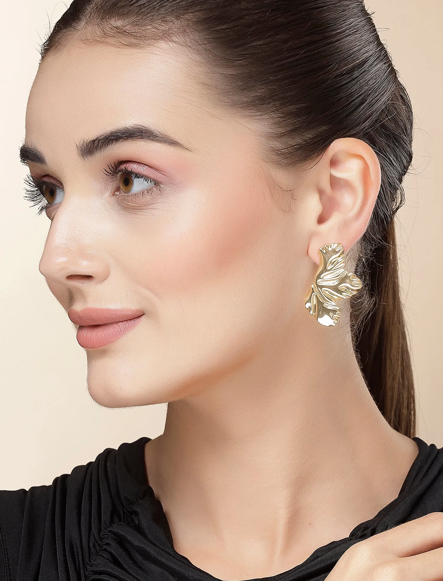Bohey by KARATCART Gold Plated Floral Design Stud Earrings for Women