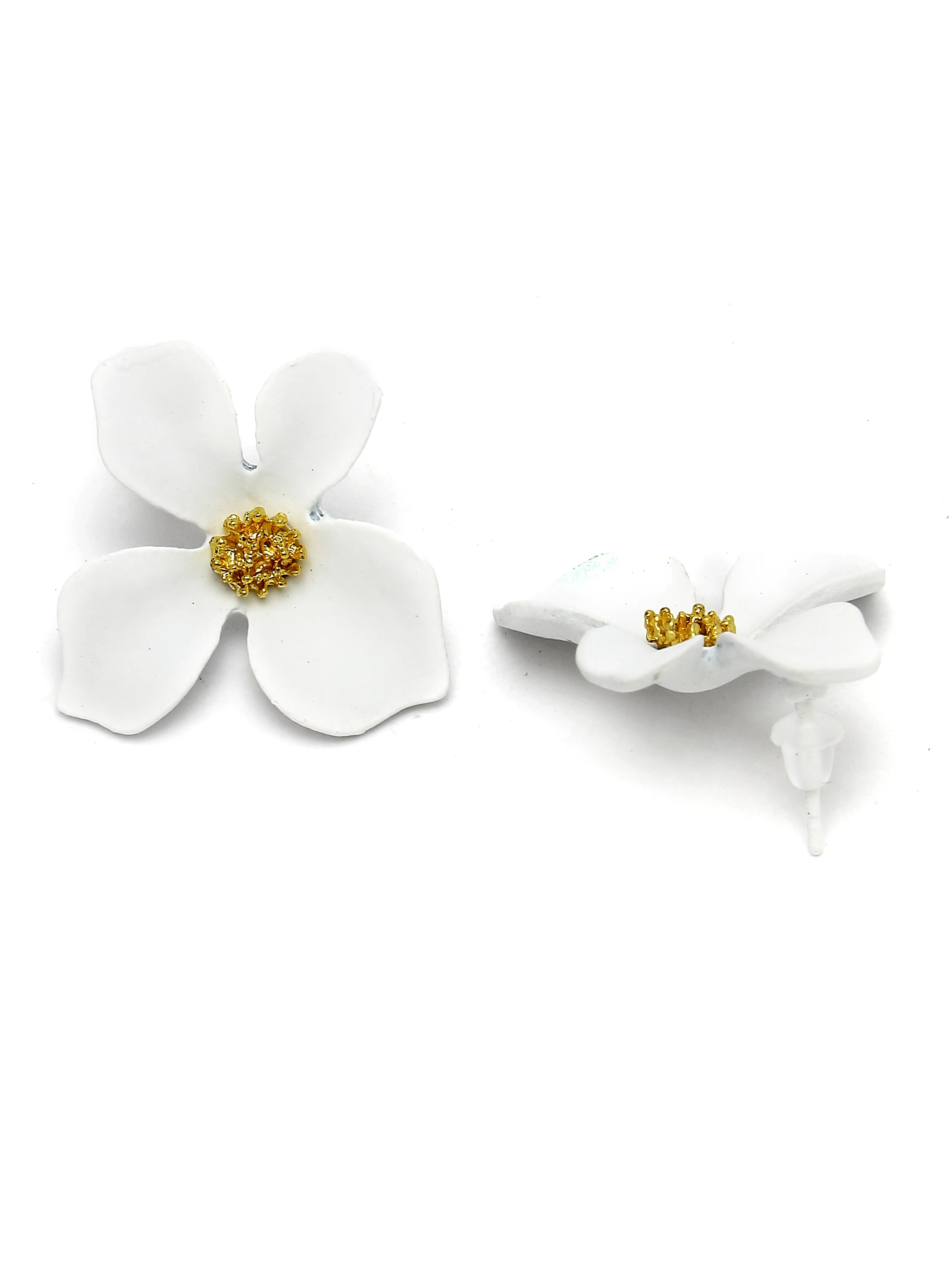 Bohey by KARATCART White Floral Design Stud Earrings for Women