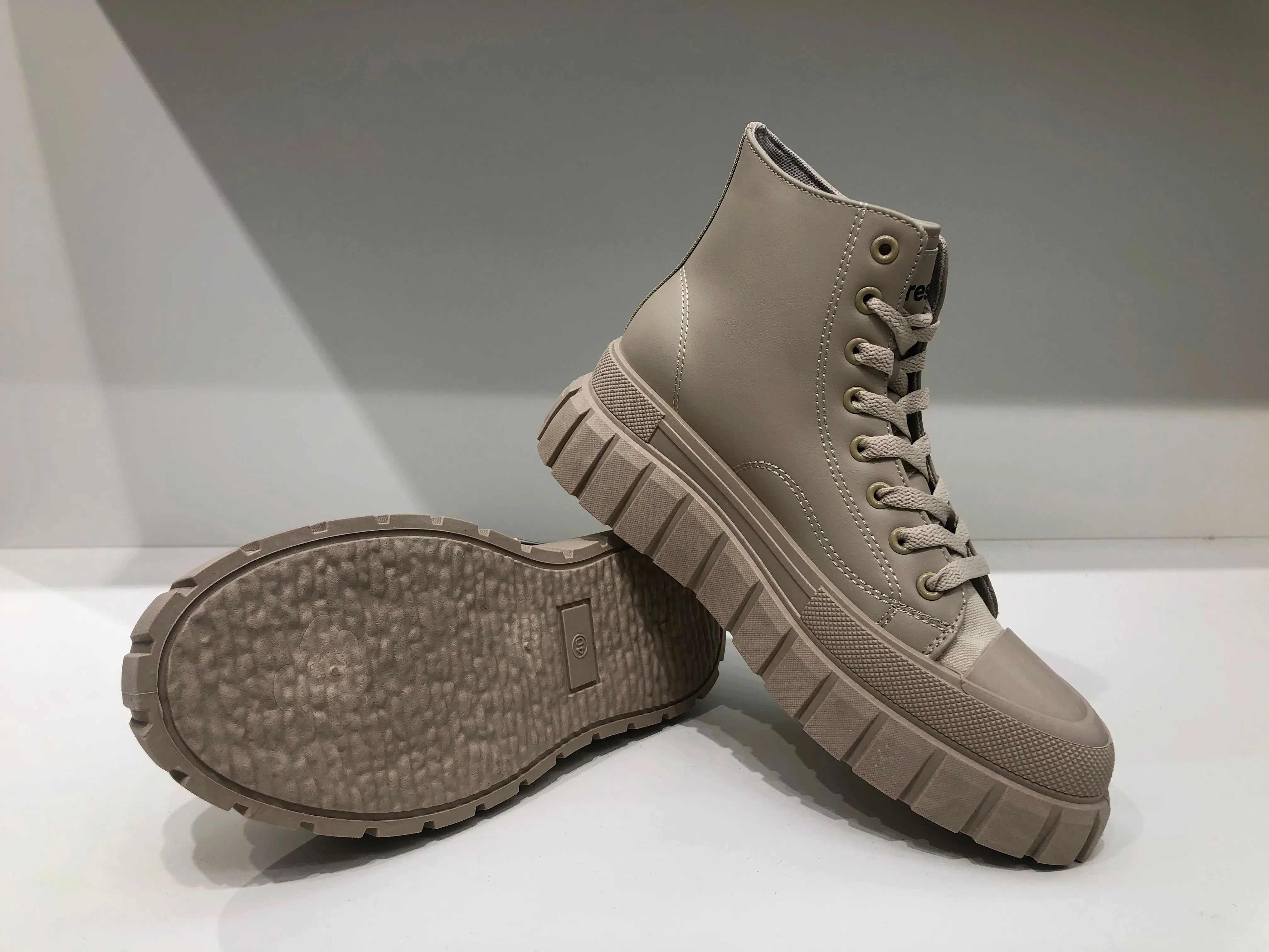 CITY TAUPE