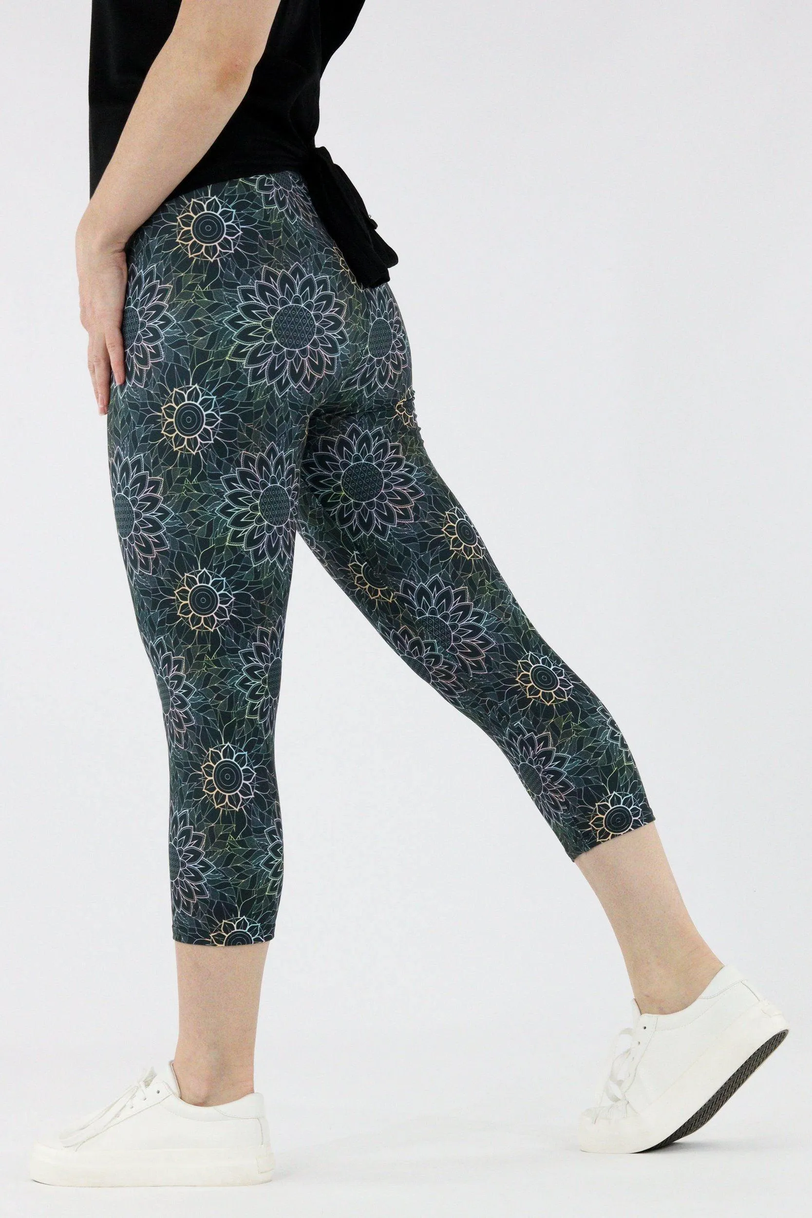 Ethereal Flower - Casual Capri Leggings