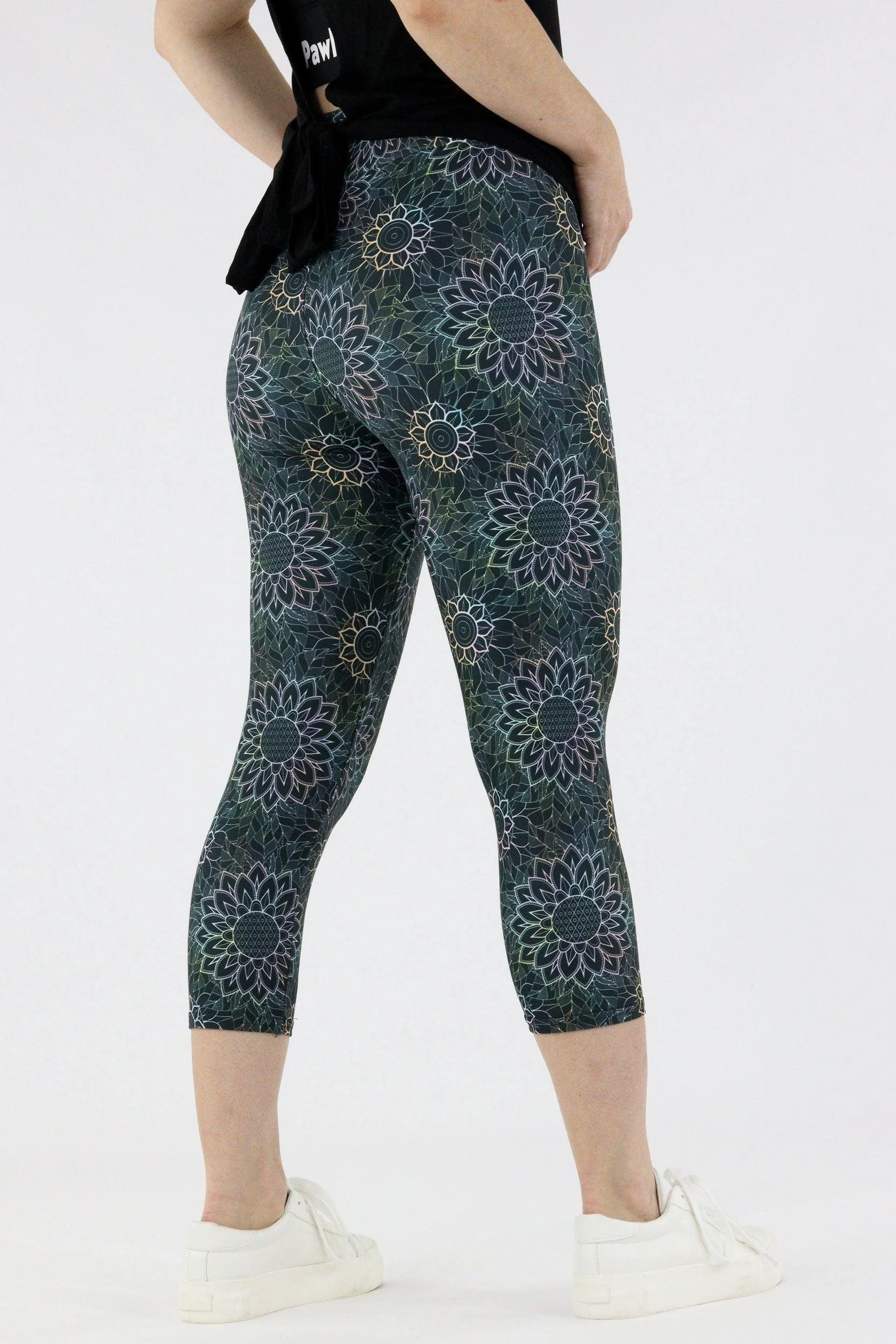 Ethereal Flower - Casual Capri Leggings