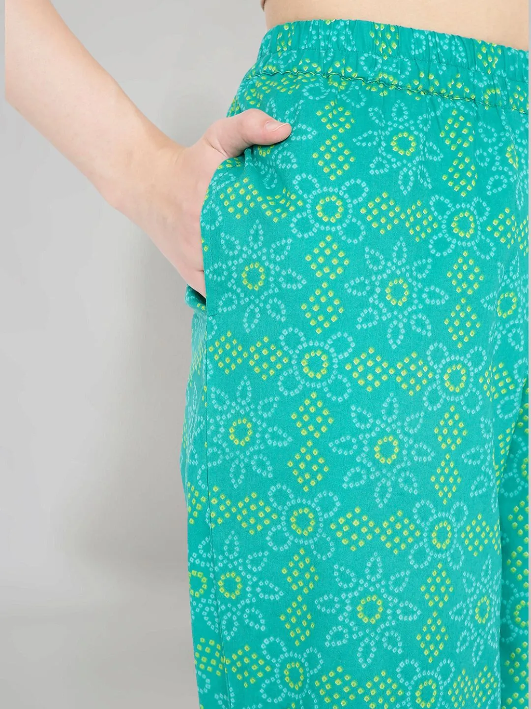 Green Bandhani Print Straight Fit Slip-on Trouser