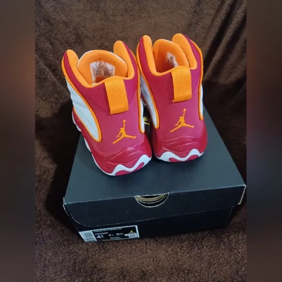Jordan pro strong cardinal red size 4.5y