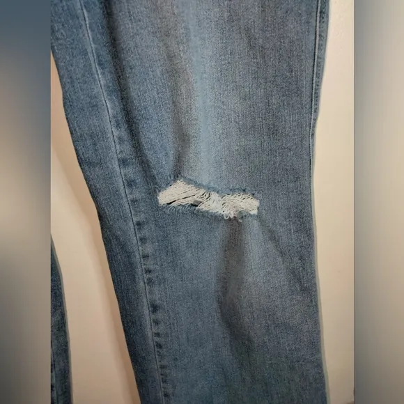 Judy Blue (Size 11/30) Medium Wash Distressed High Waisted Stretch Denim Jeans