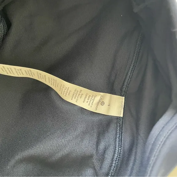 Lululemon true navy run times short NWT 4