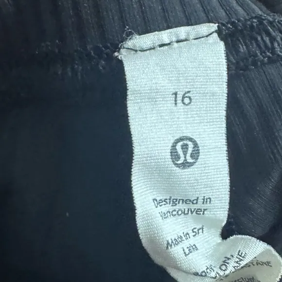Lululemon Women's ribbed Based pace Black Shorts 8”