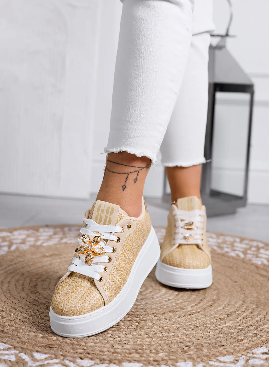 MARISA - Sneakers beige platform  con applicazione gioiello