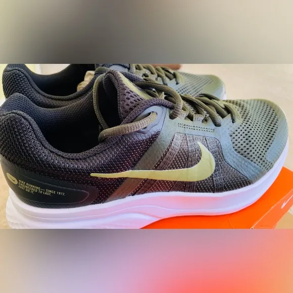 NIKE BIG BOYS/MEN SIZE 8 WIDE SNEAKERS