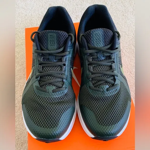 NIKE BIG BOYS/MEN SIZE 8 WIDE SNEAKERS