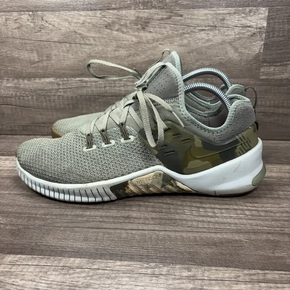 Nike Free Metcon Green Mens US Size 10 EUR 44 AH8141-002 Sneakers