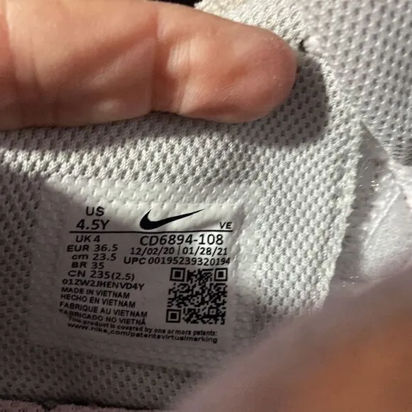 Nike White Air Max Sneakers Size 4.5