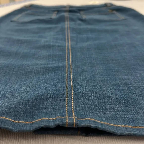 NWT TORY BURCH Denim Button Front Pencil/Straight Skirt Style# 33940 size 2