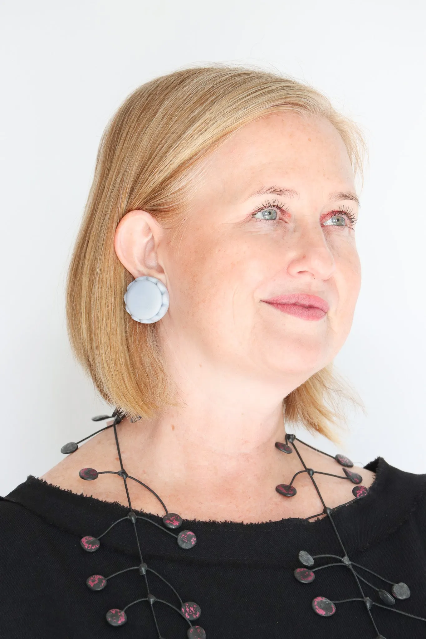 Sally Bass Daisy Resin Clips (2 colors)