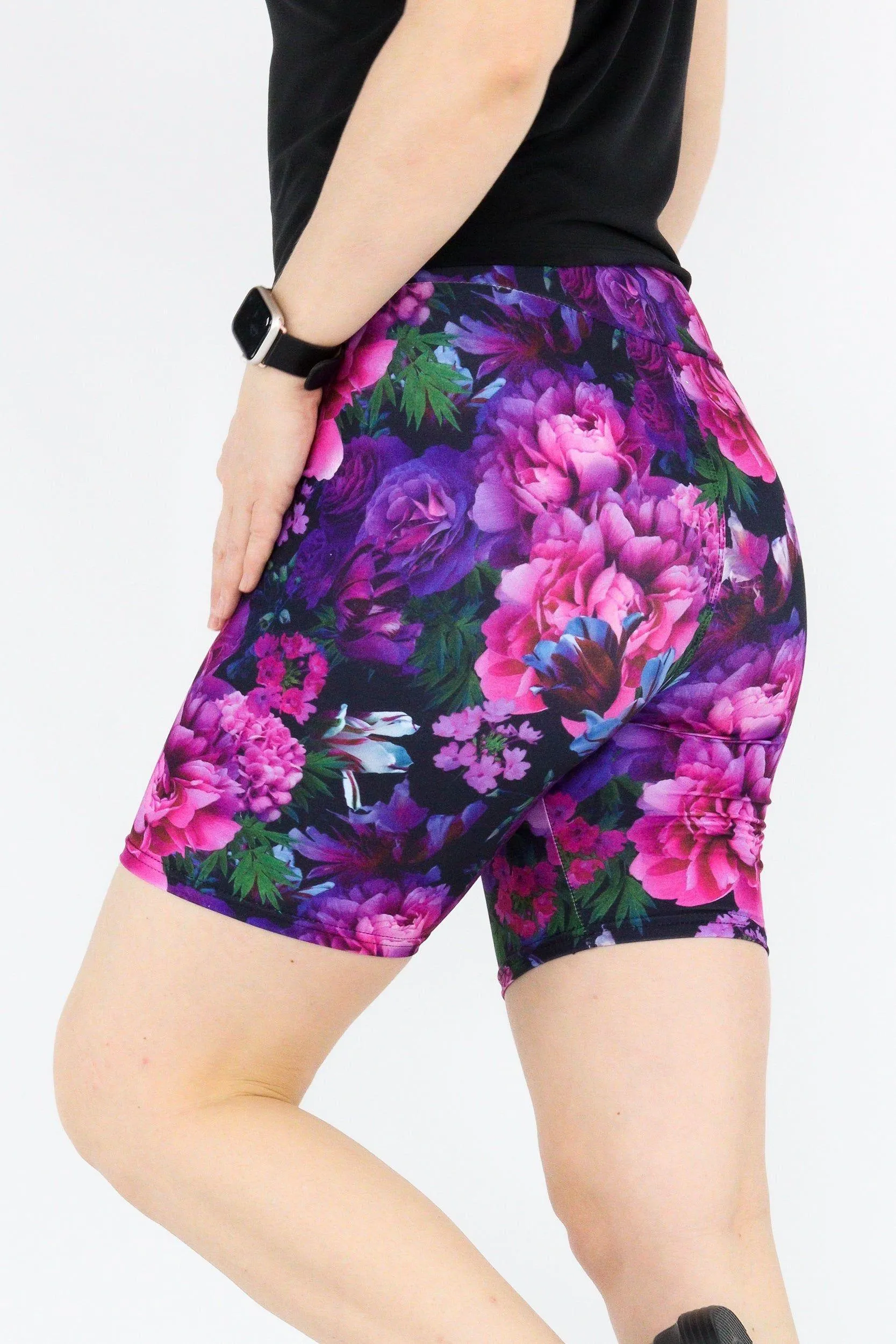 Serenity Flora - Casual Mid Shorts